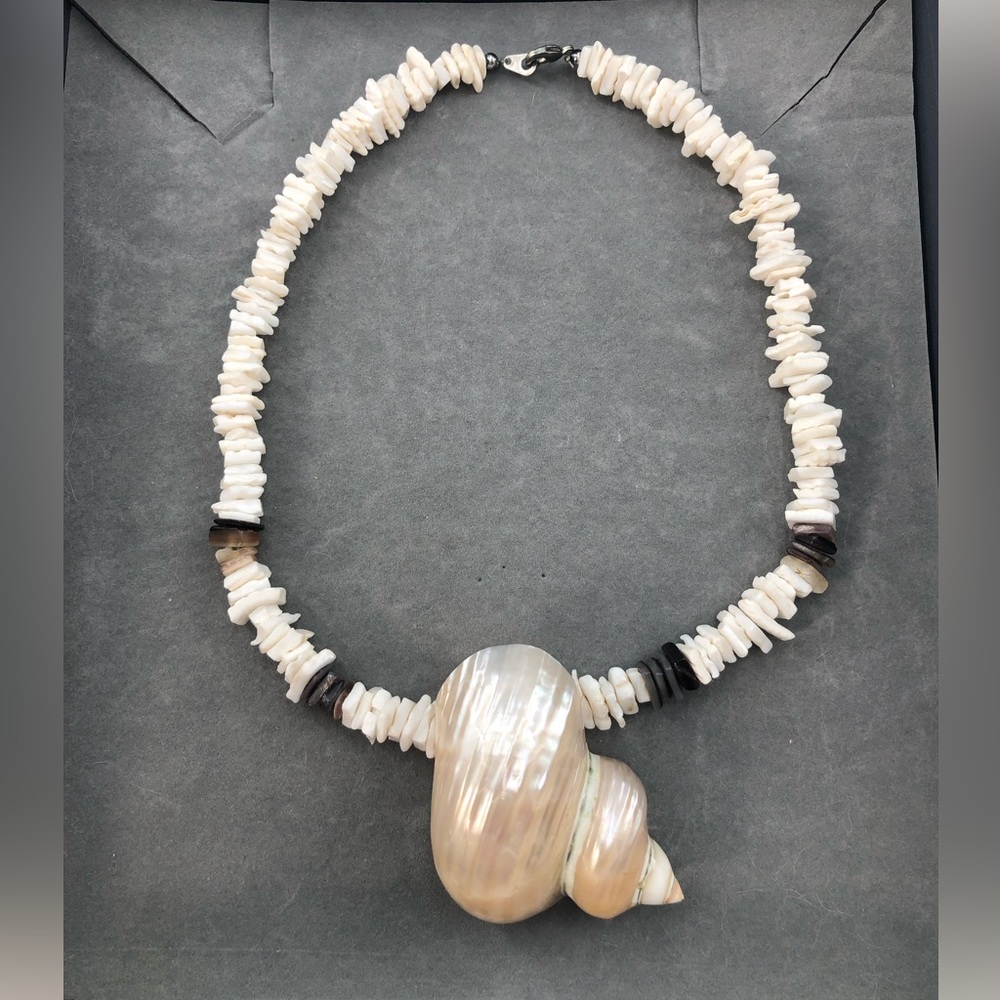 Vintage Natural Shell Chip Statement Necklace Mother of Pearl Style Shell Focal